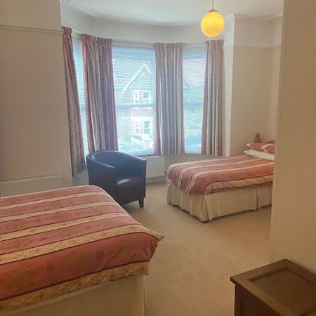 Landguard Lodge Guest House Shipley  Dış mekan fotoğraf
