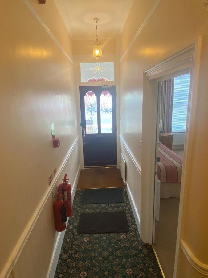 Landguard Lodge Guest House Shipley  Dış mekan fotoğraf