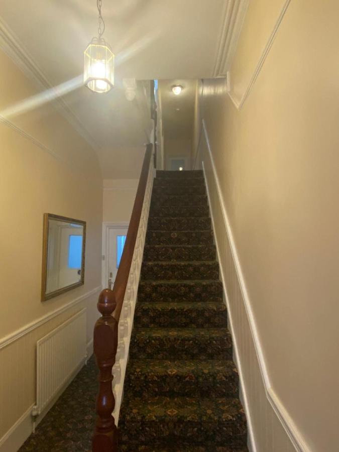Landguard Lodge Guest House Shipley  Dış mekan fotoğraf