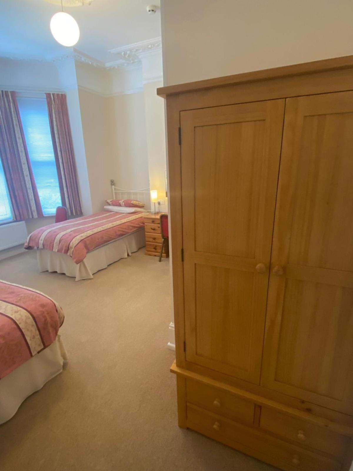 Landguard Lodge Guest House Shipley  Dış mekan fotoğraf