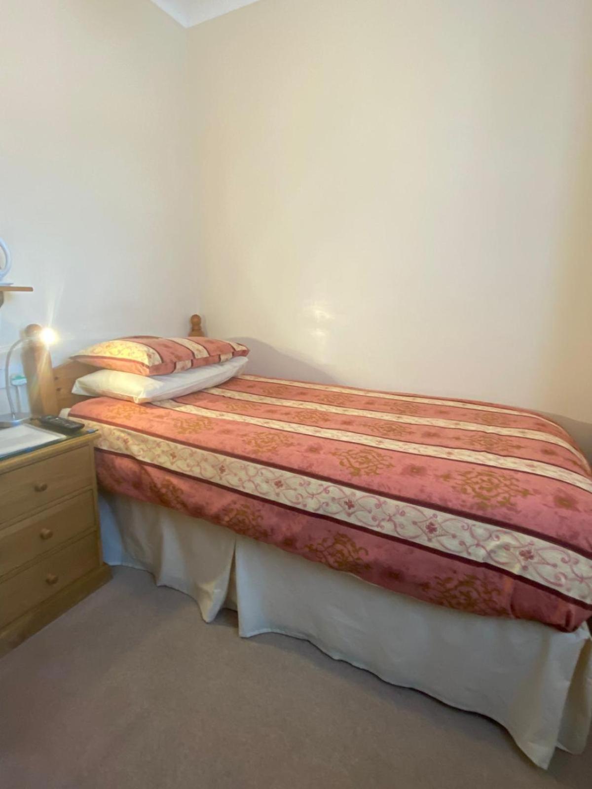 Landguard Lodge Guest House Shipley  Oda fotoğraf