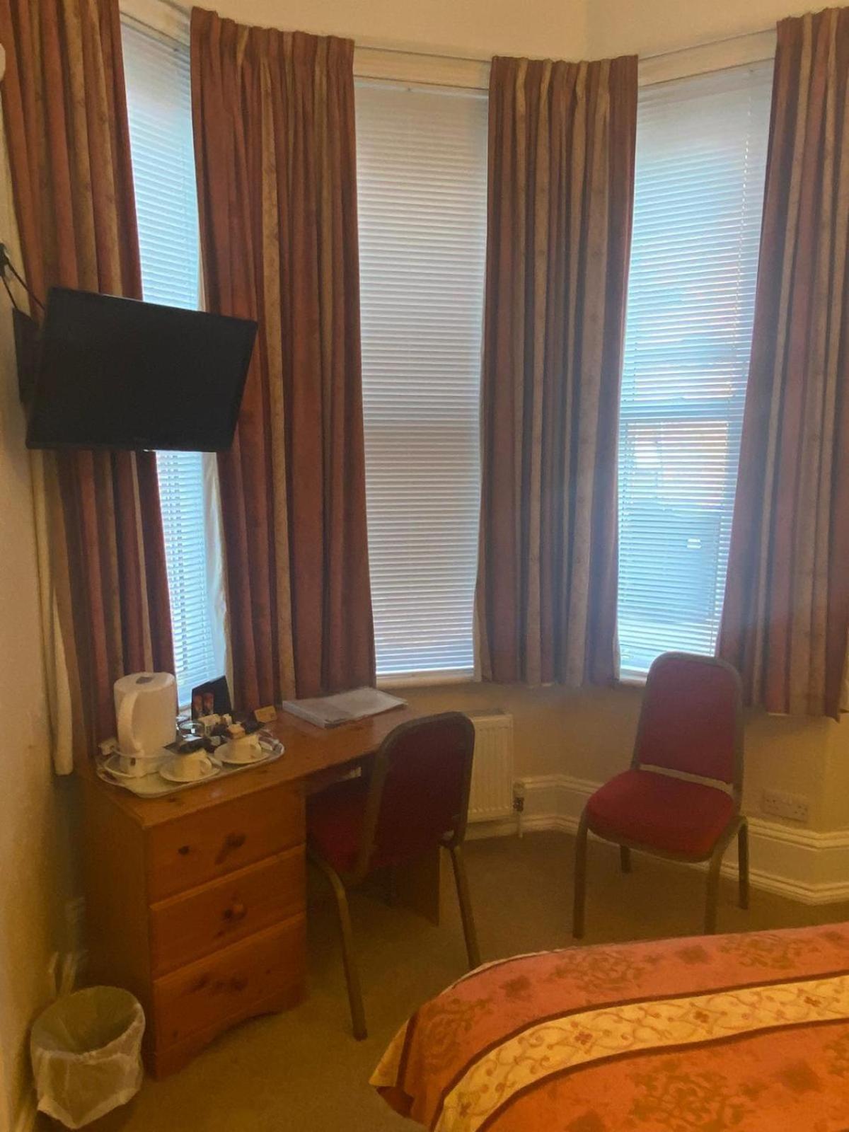 Landguard Lodge Guest House Shipley  Oda fotoğraf