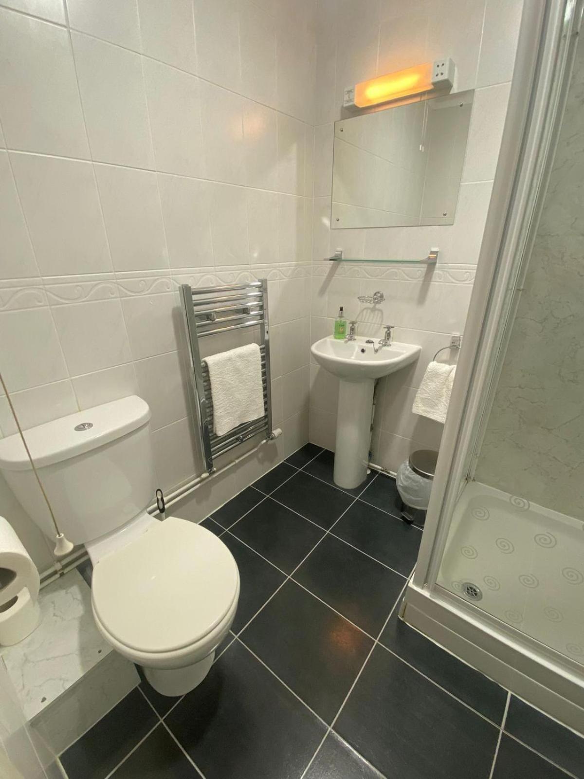 Landguard Lodge Guest House Shipley  Oda fotoğraf