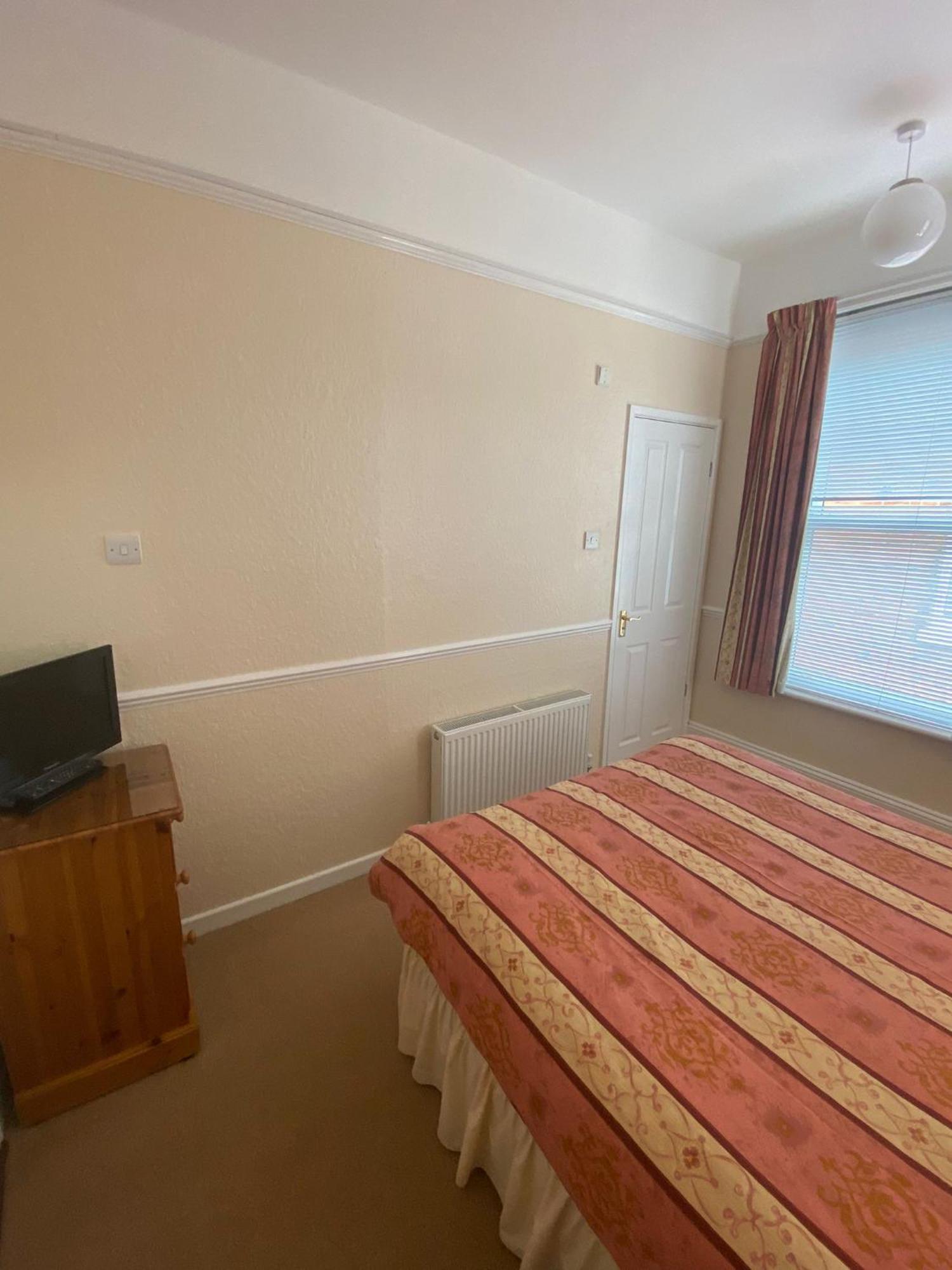 Landguard Lodge Guest House Shipley  Dış mekan fotoğraf